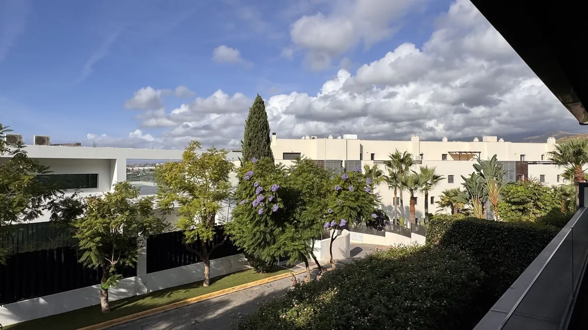 ab1d7df6-eec0-4ff5-b5e2-4bfe5179f7c7