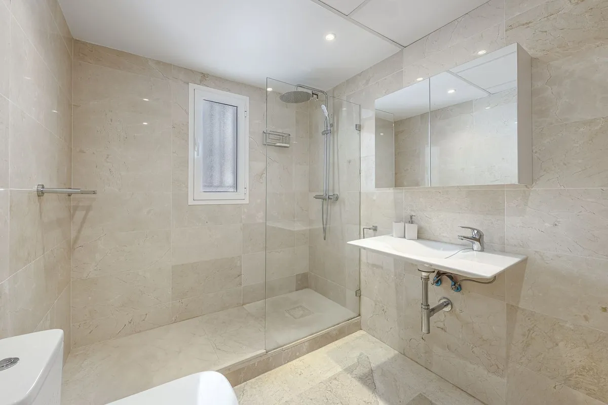 db9b9e94-8b69-4d51-855f-5f449e0a73a4