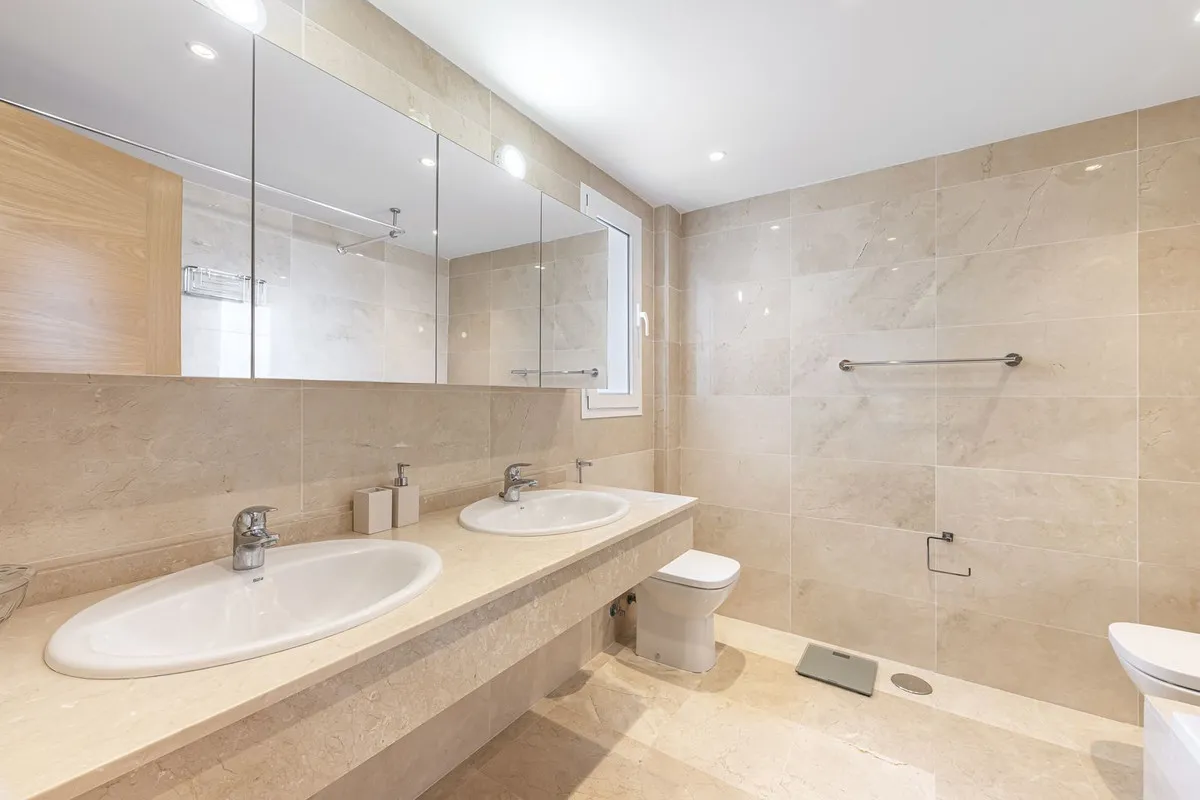 f9dccdd9-9514-44a5-b2b7-99080ef27330