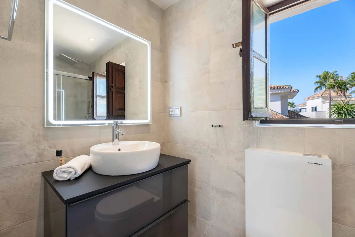 233b9aa6-d685-4026-8b1d-befb9f1e9959