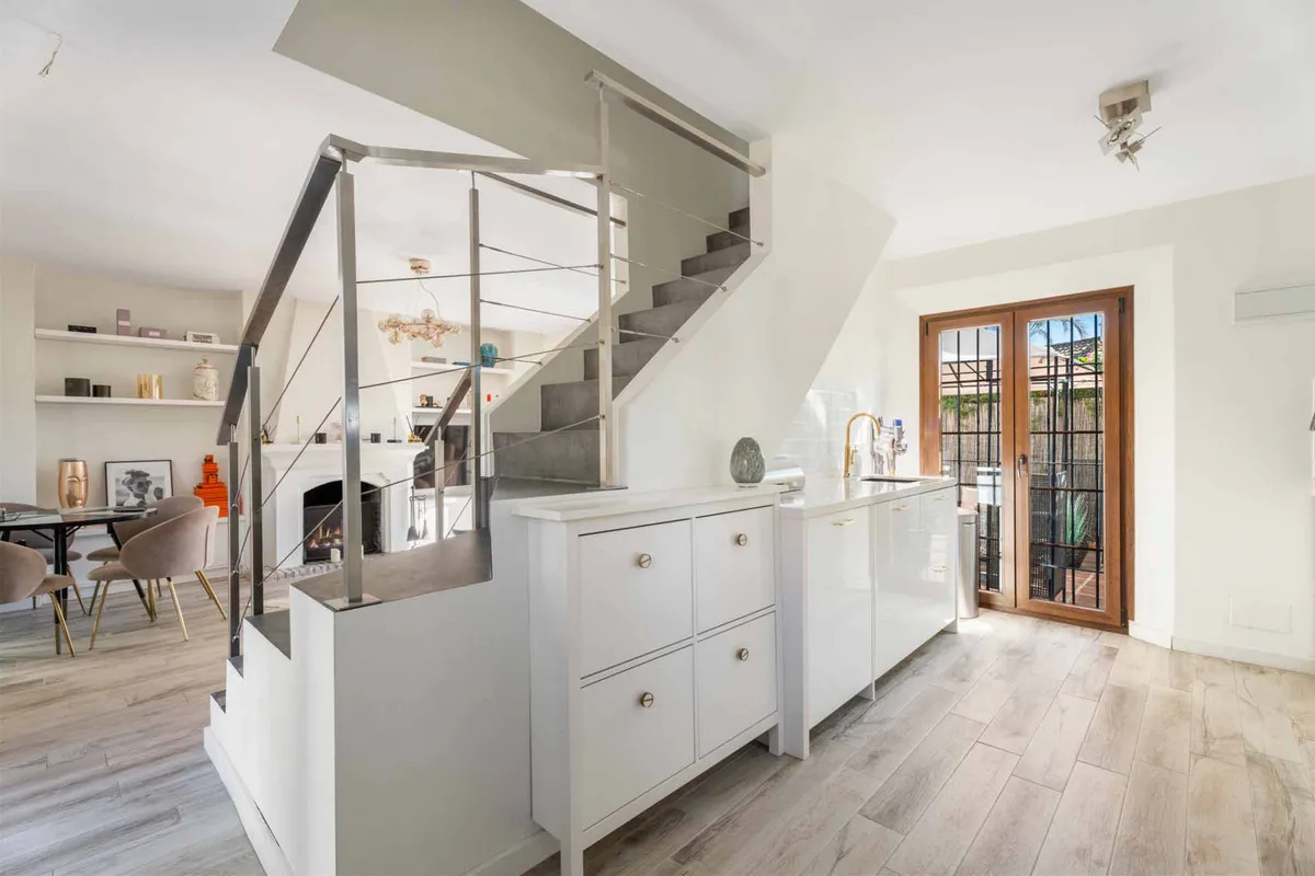 956ab70d-7c17-4ff3-bc92-748a46dd6104