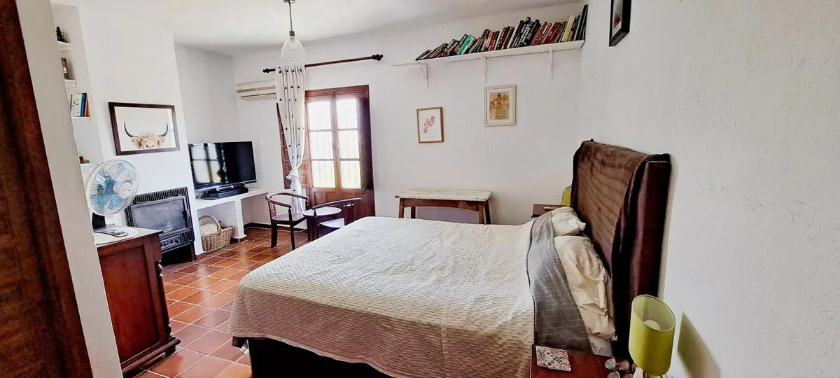 d6864a0b-35c8-45d2-885c-6d9aa3c7fca2