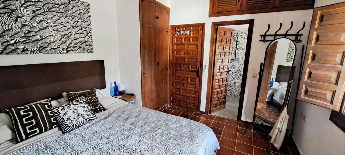 e740f6c9-0eb8-4966-ae35-2f4a97ea3195