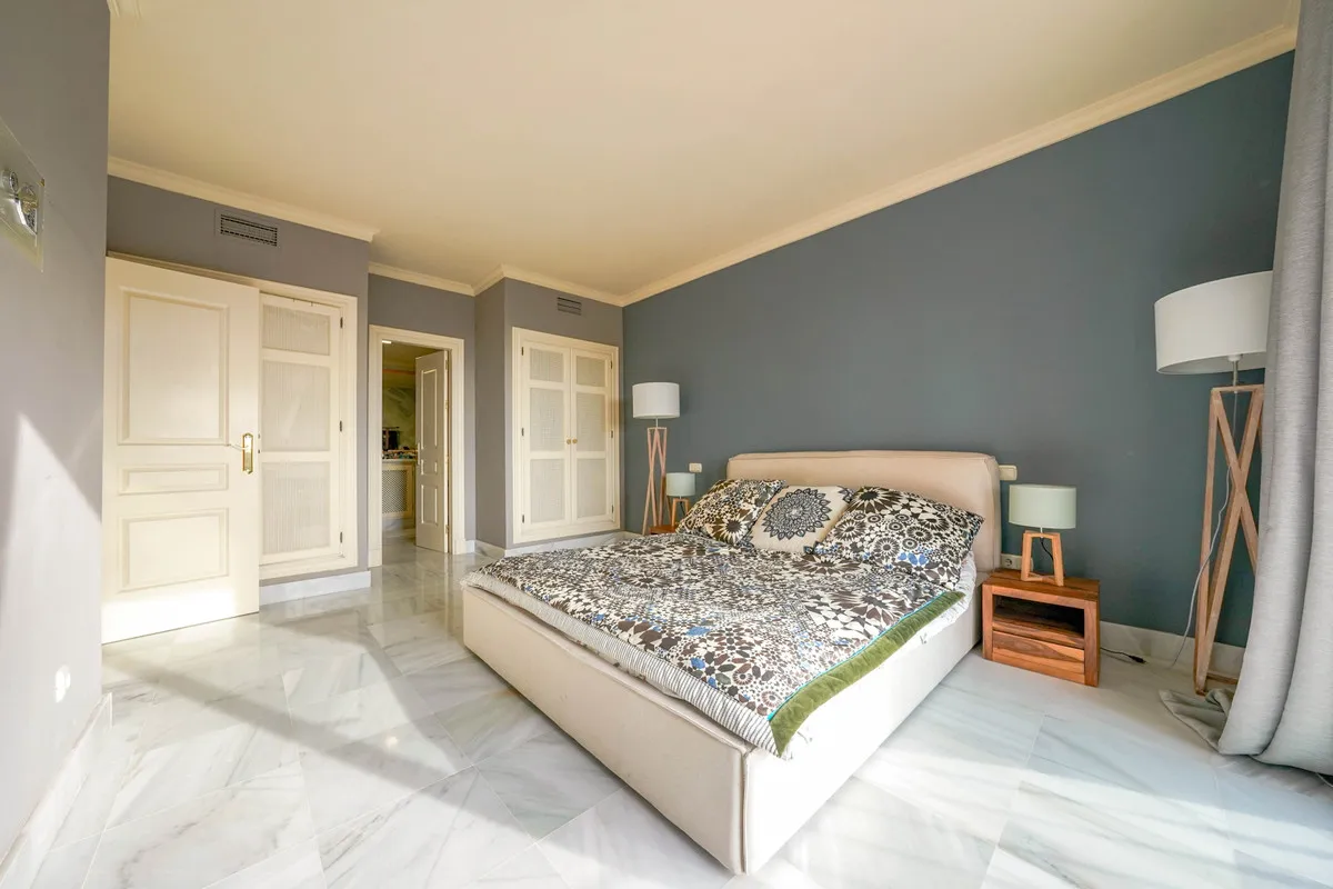 c8053bf2-1931-4d4c-8d48-870209704be3