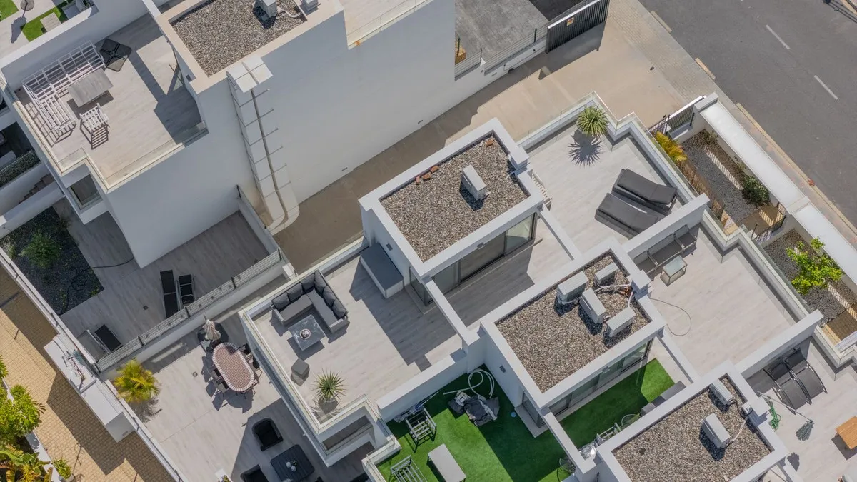 06eb76a1-bc3f-4c9f-a3c2-278df8e4c152