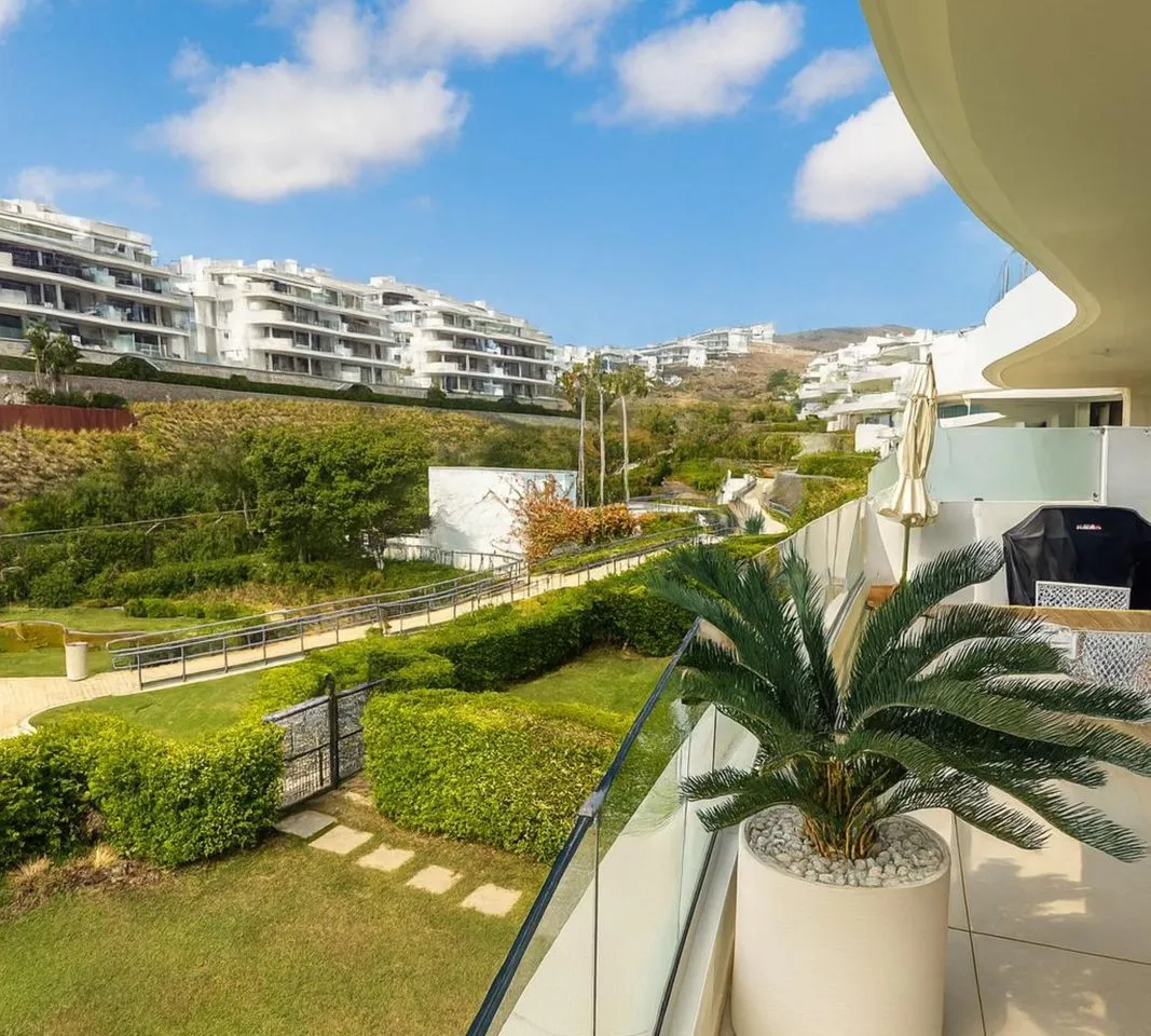 464f563a-fd54-4bd4-bb50-206d83d16349