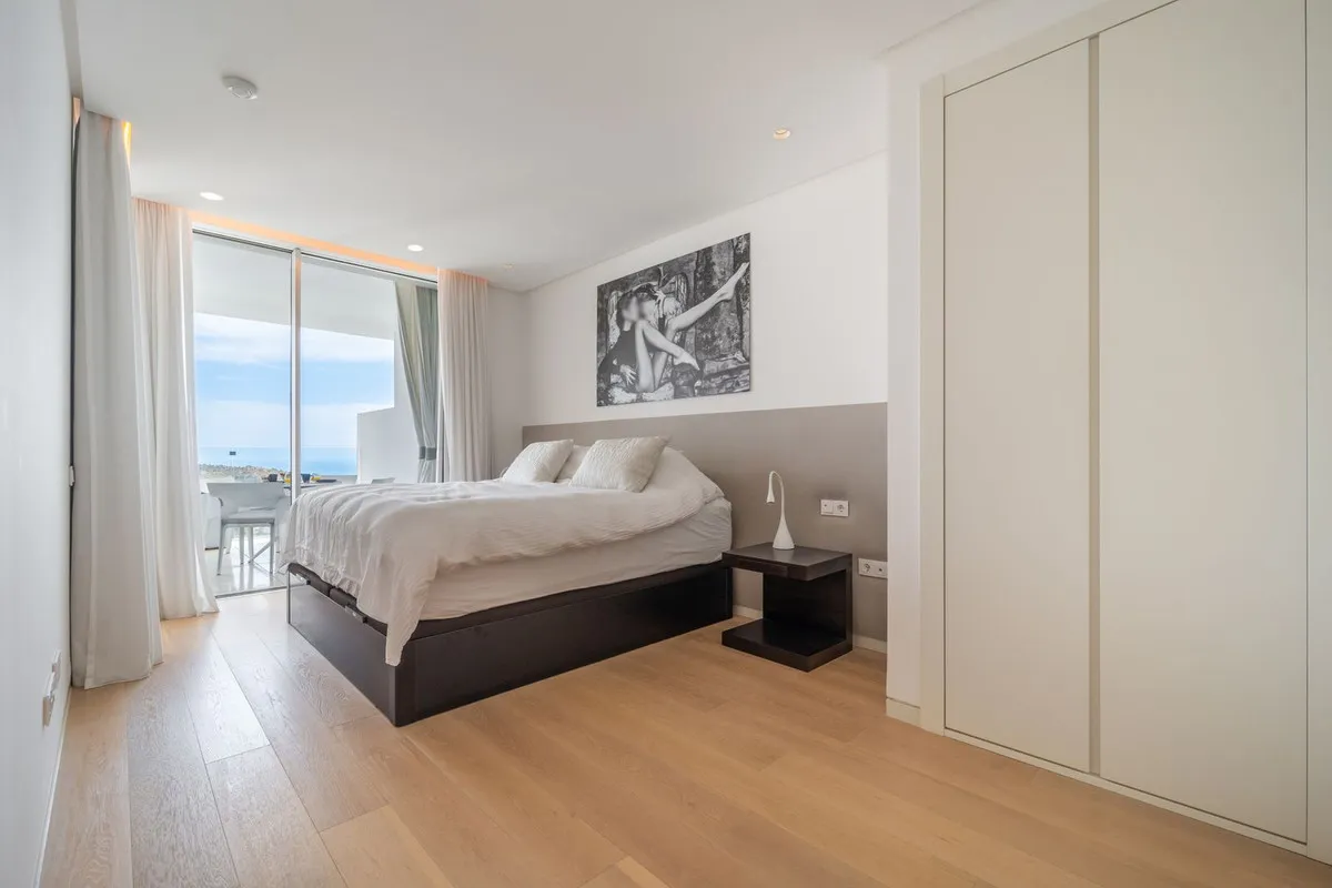 97c37129-9c56-4b1e-a7f2-675f3fef543d