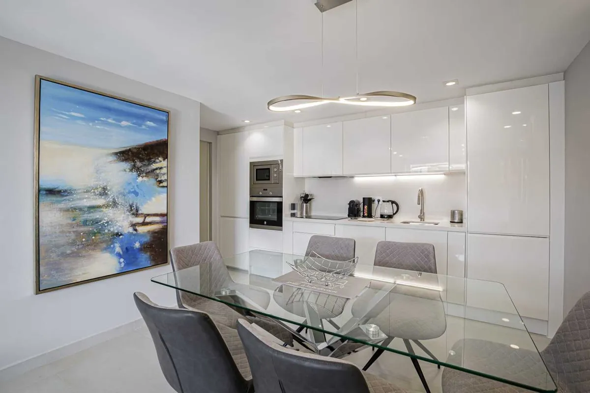 68e56ae5-2a83-481c-b189-68f200c5f967