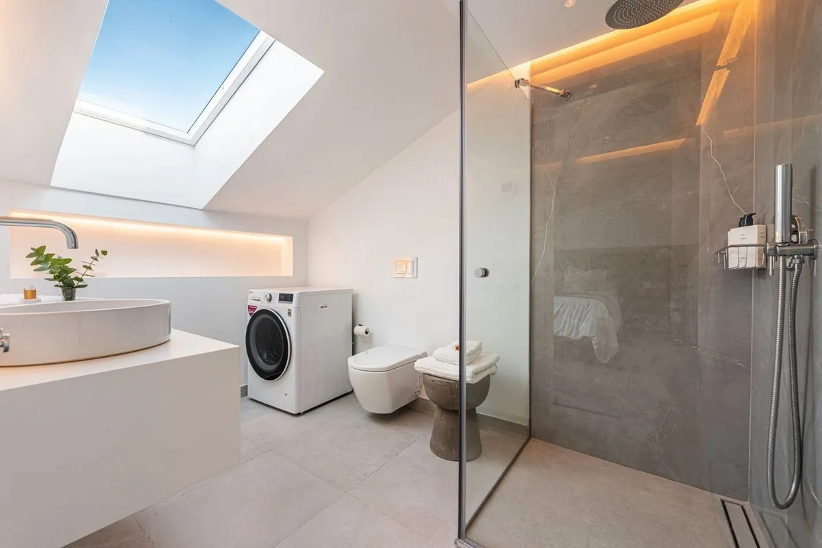 afb43952-b696-4f7f-96f5-0127807896d8