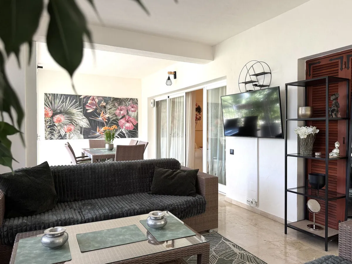 01d29747-9f8a-405e-bd25-8ca1e604d338