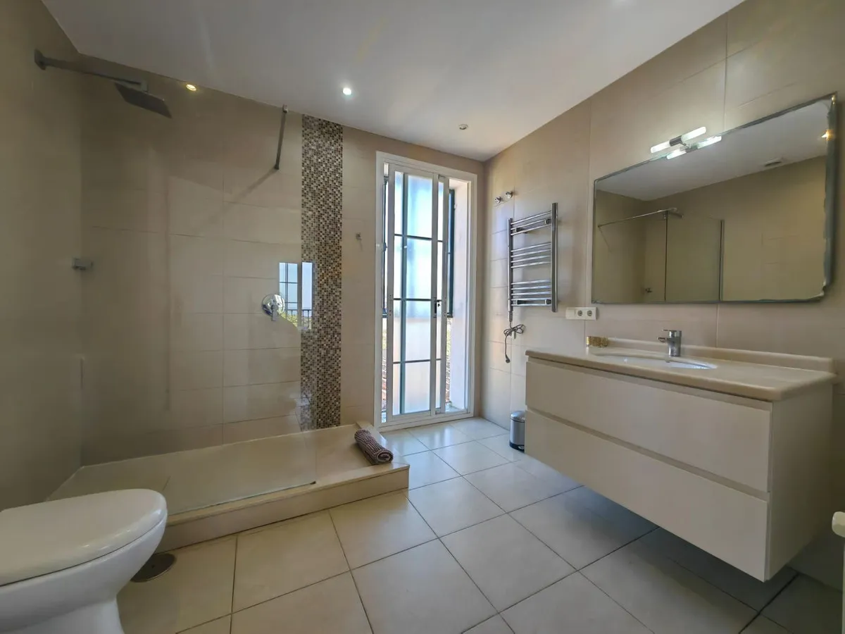 8e051a63-5f13-4c32-a4ba-c778dfdd0dd3