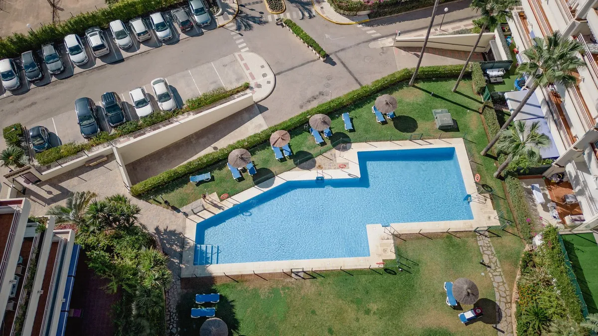 ec0e99d8-27d1-4205-b483-95499df50383