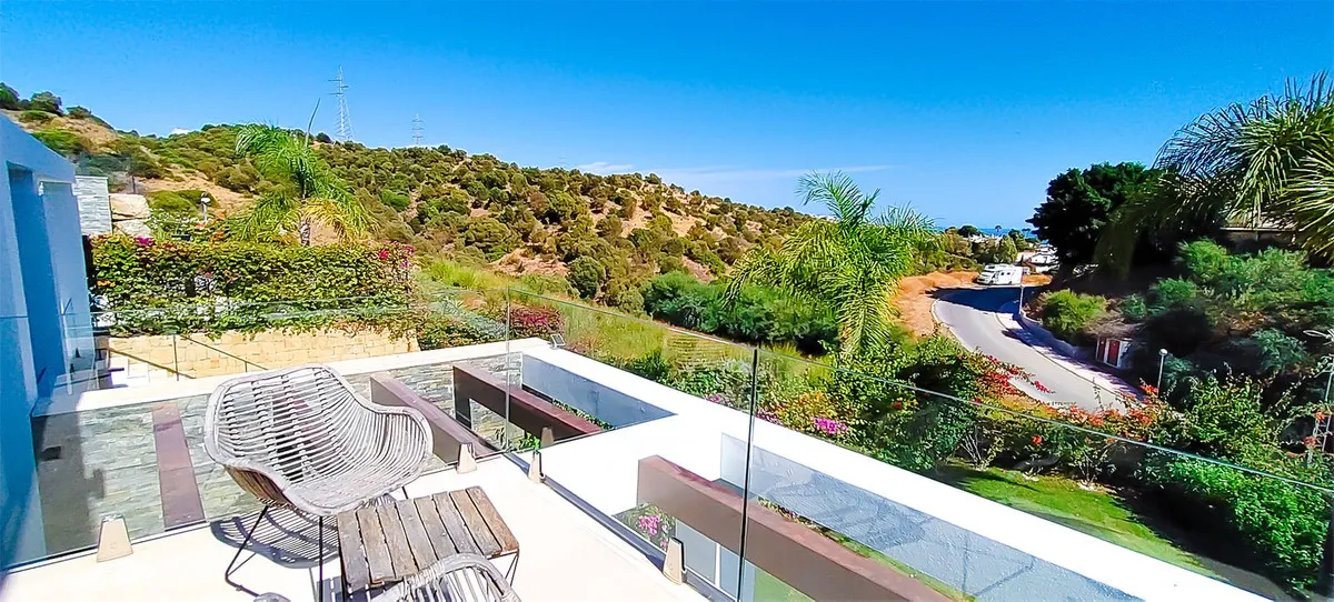 58bfbac4-76dd-4913-987f-c25035aef9f4