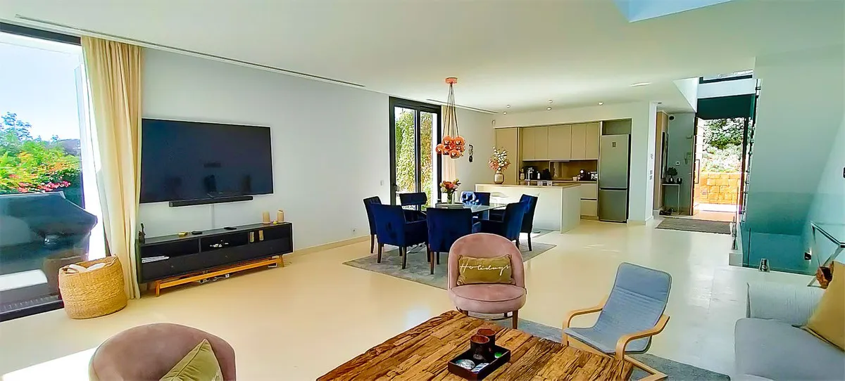 d210f2f7-14b4-49ff-b435-4d23b3252258