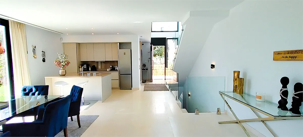 f0ac573d-6e51-4ae2-8374-9d6a472e0f81