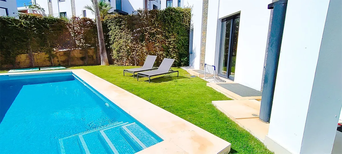 fe6590f4-ca9e-4951-8995-f99a2bfbc67c