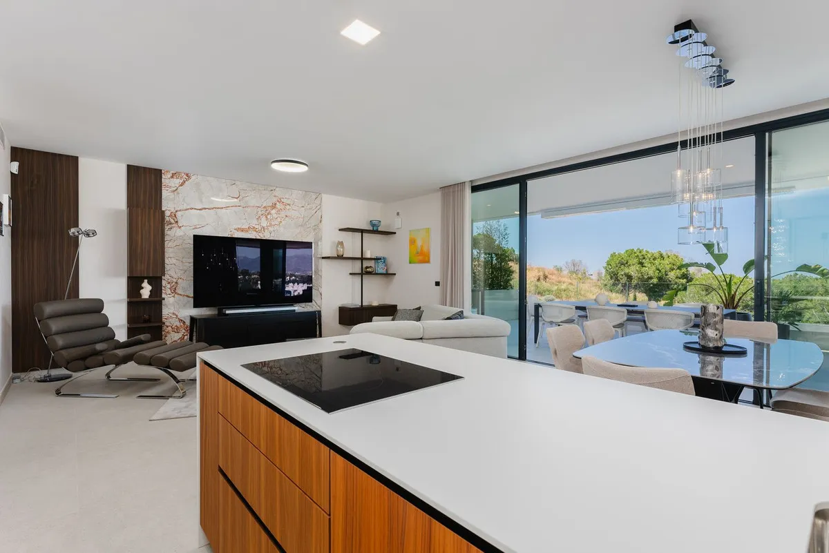 2411e73a-b5d7-4c45-a94b-2a8821047f6d