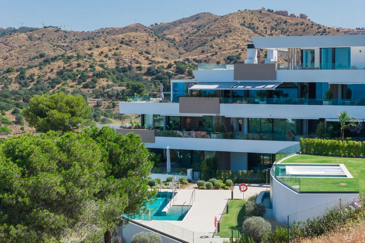 e4156ca8-49a8-4e87-9c72-4624565358bf