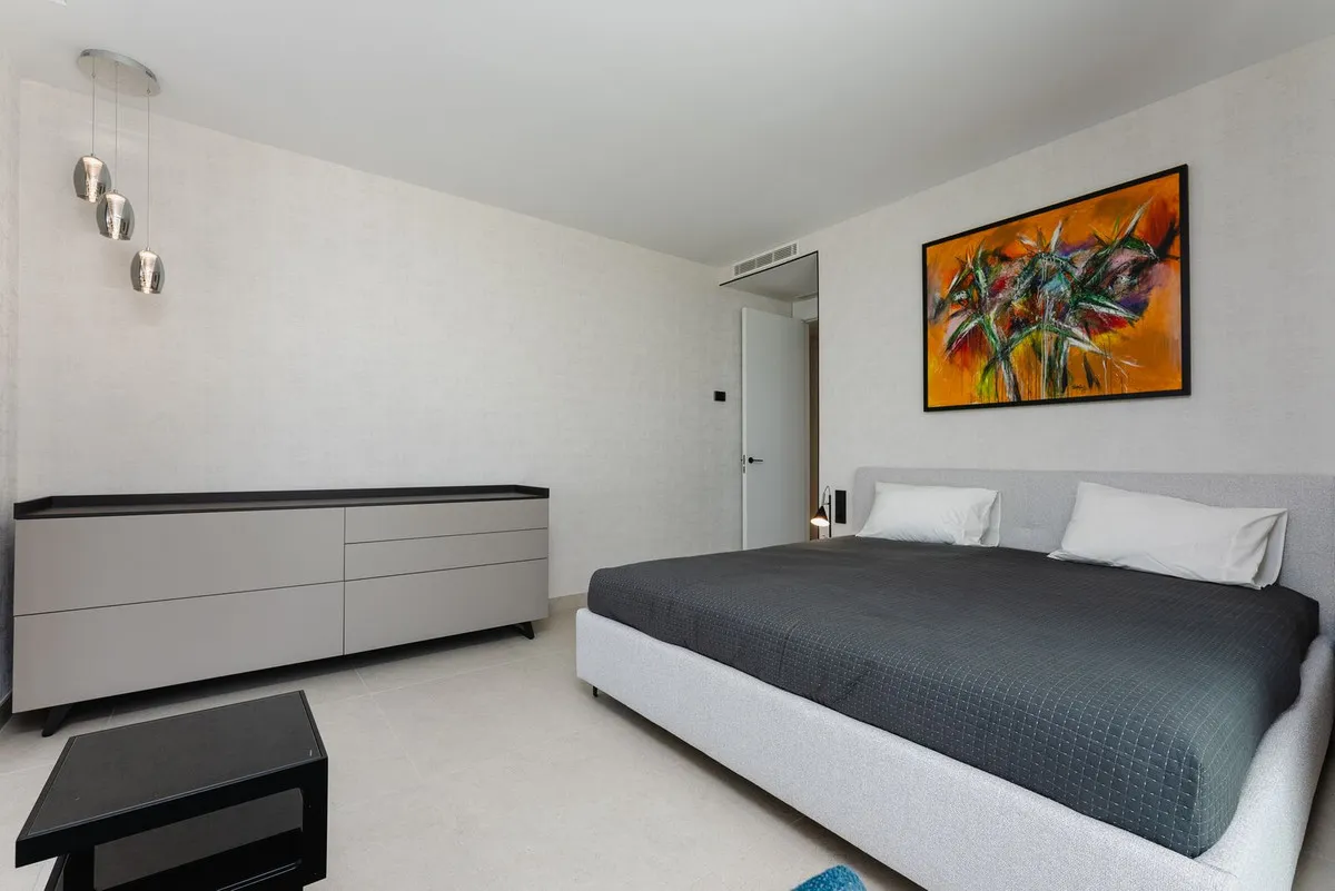 dc3ab5f2-feda-4077-b84b-35951e975200