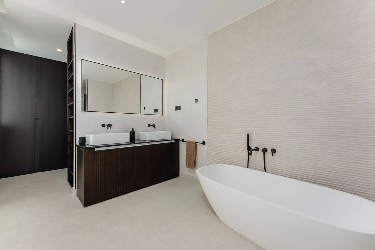 ee6d00aa-f3b9-4aff-b696-c1cb27db82a6