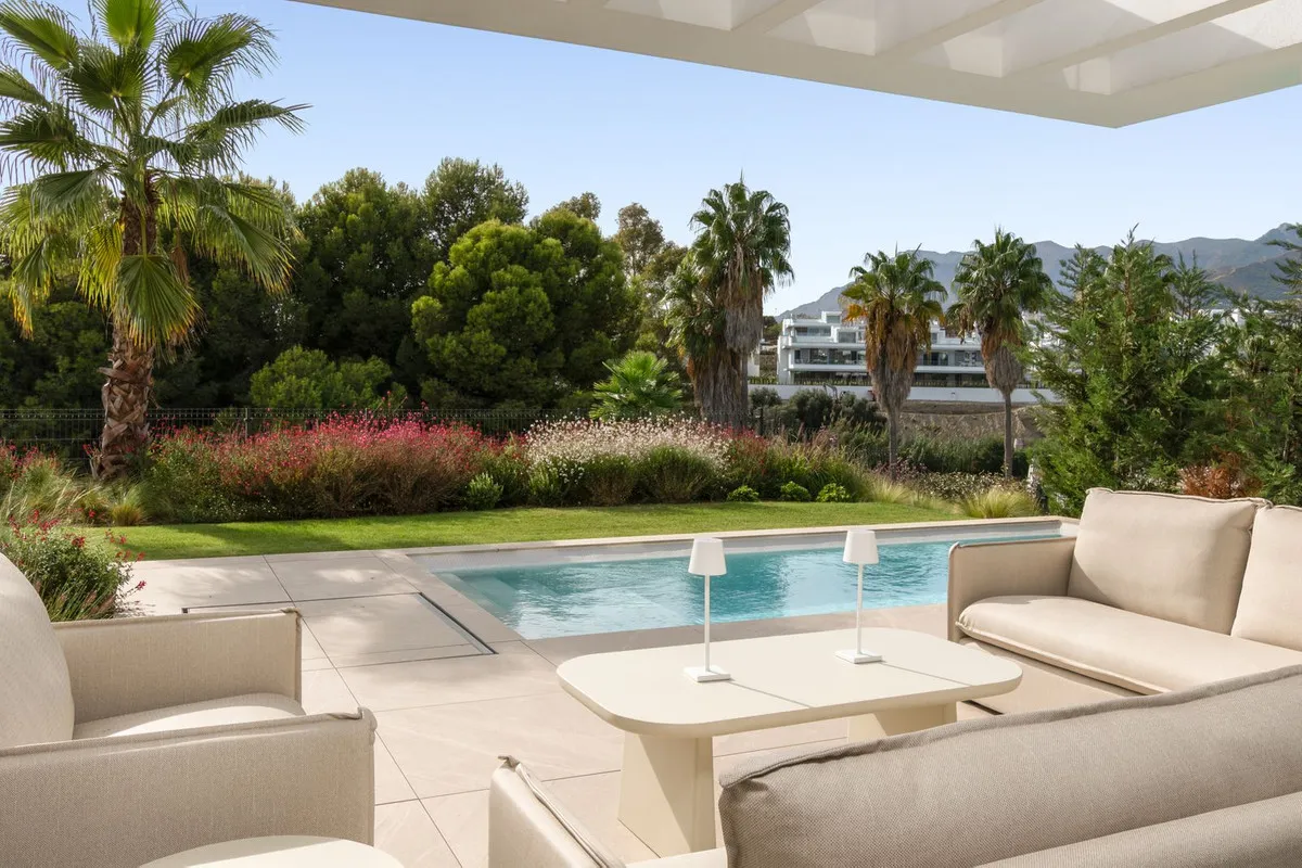 0601e186-c04b-43b5-a744-707a2a2d5197