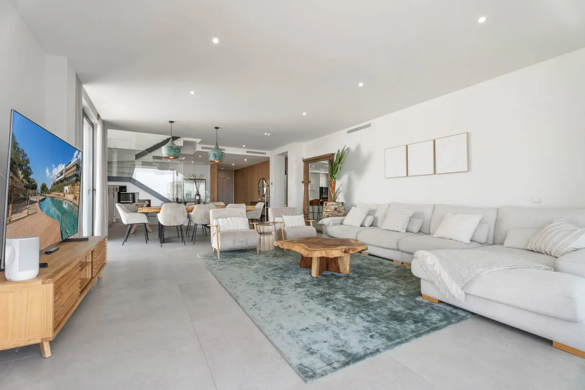 e24317c9-e36a-451e-9028-cd76e64275f7