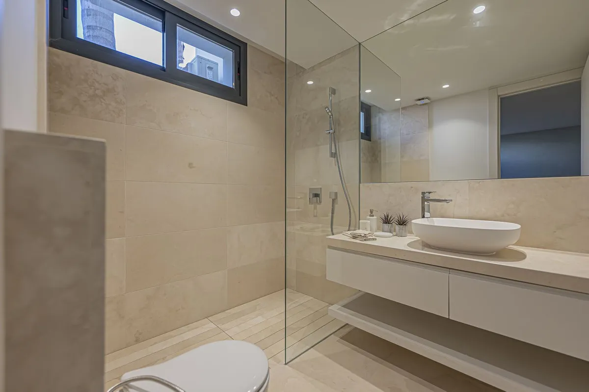 2834048c-f1d2-41e3-b0d7-07156973e35a