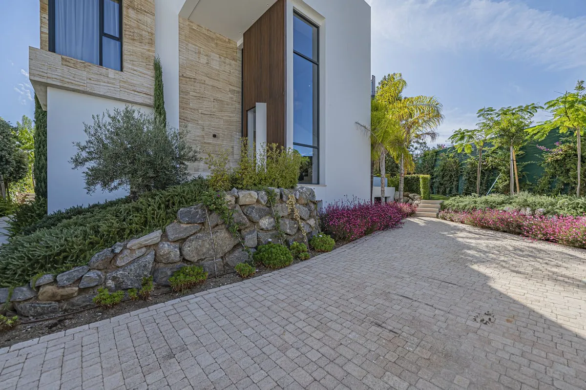 54f4d682-e1d6-4980-a7ff-6f6b11c0d375