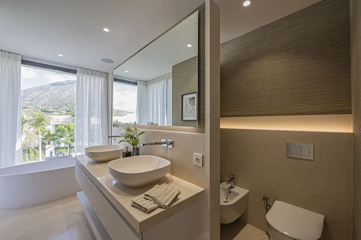 58107431-e9a5-467e-aa7b-22a3b3aecb46