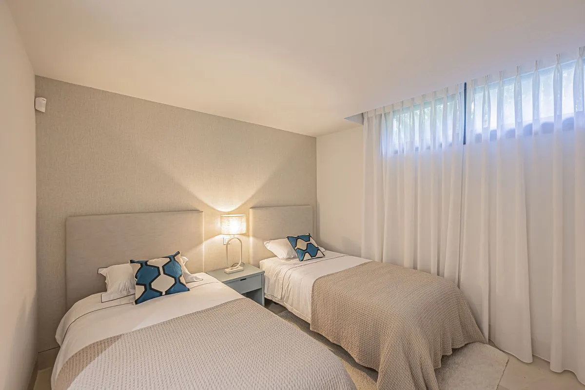 e220d47a-85ea-4235-9f46-5d6d963648d1