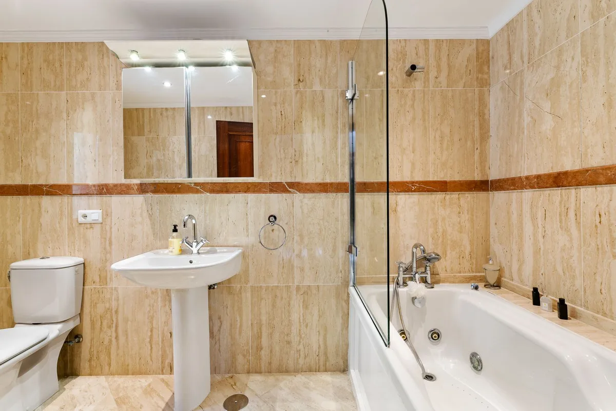 4261de42-d445-4d22-b42d-e2dc32e07e76