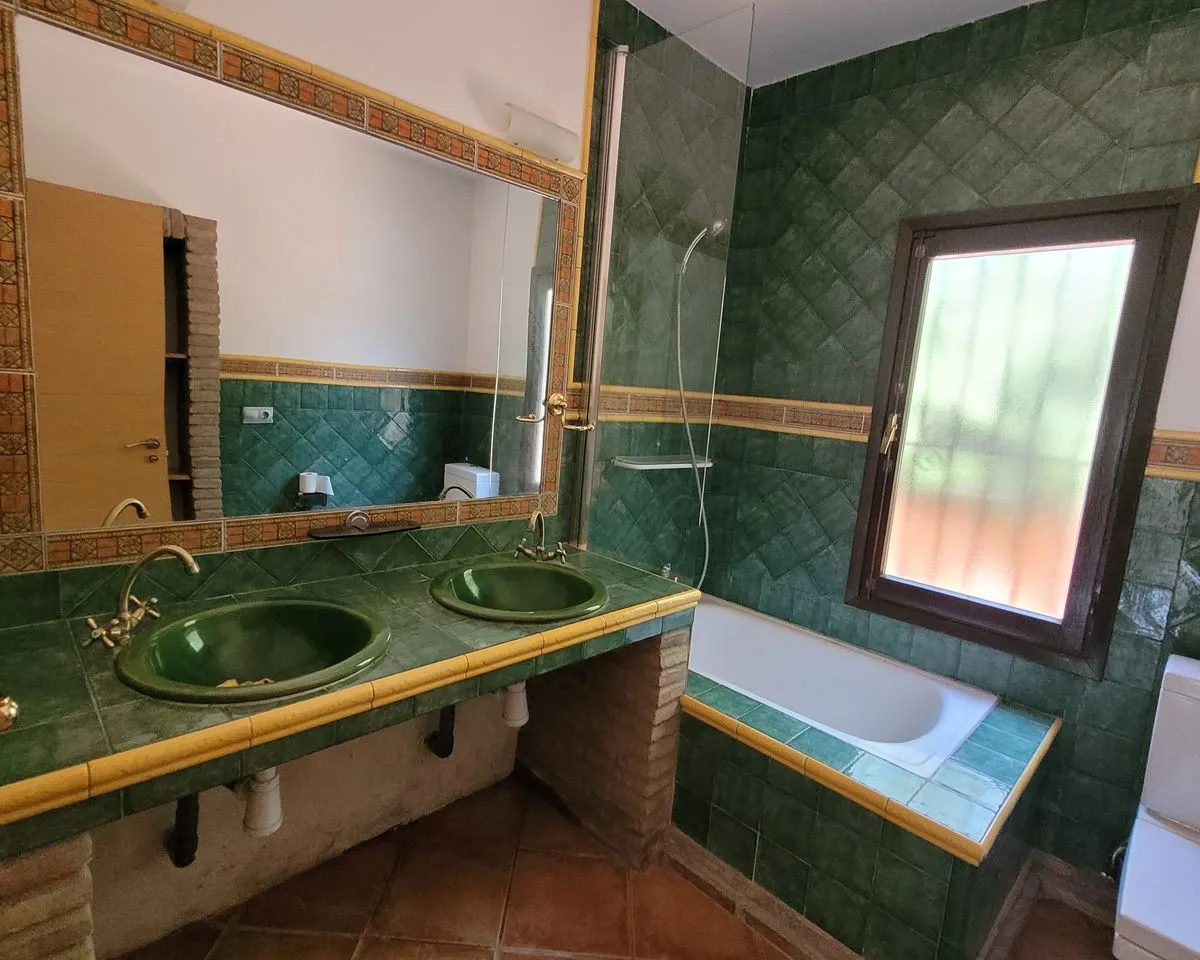 c8978681-6057-4d9e-82b6-c208de0069cb