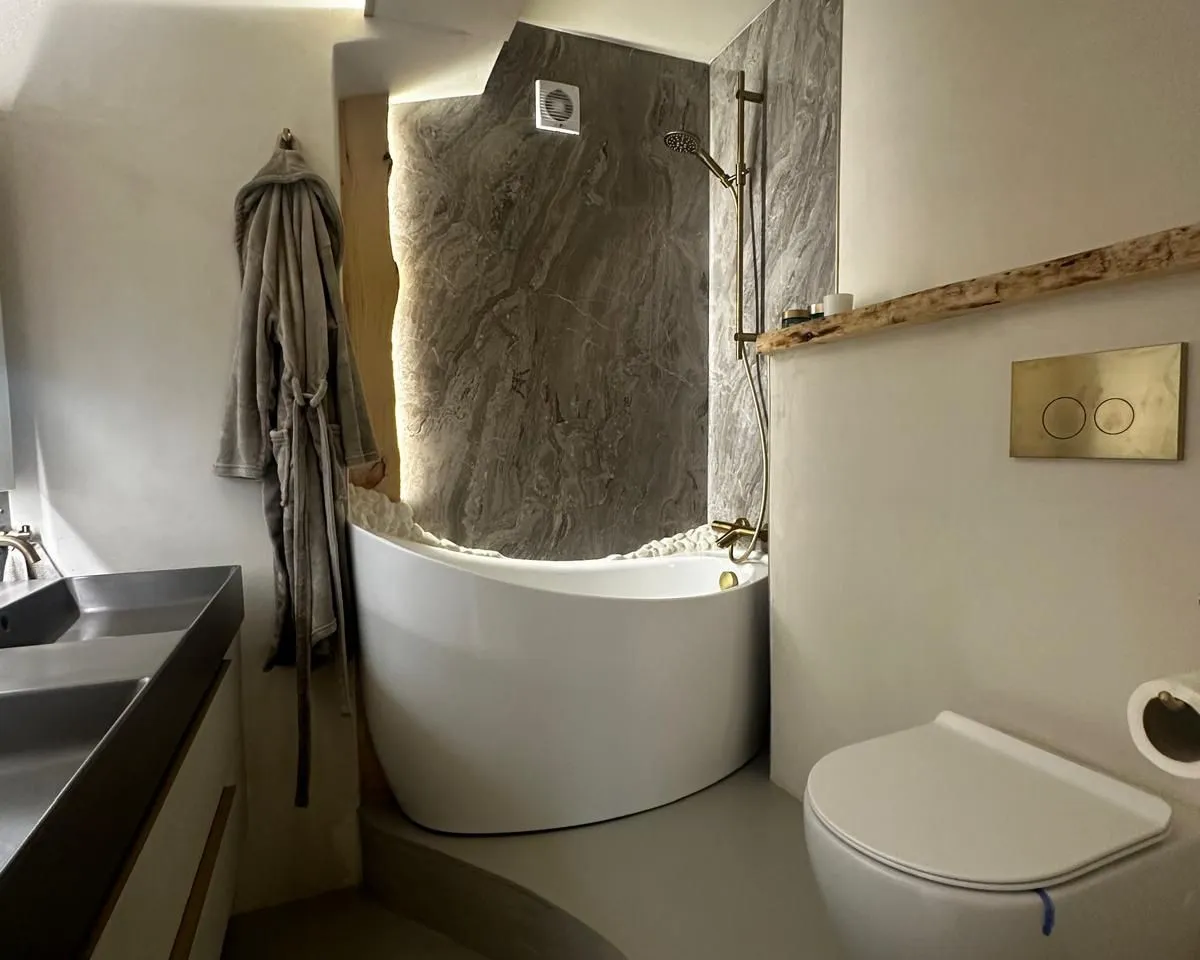 a7167f42-6975-4efa-a651-8acbe7c79347