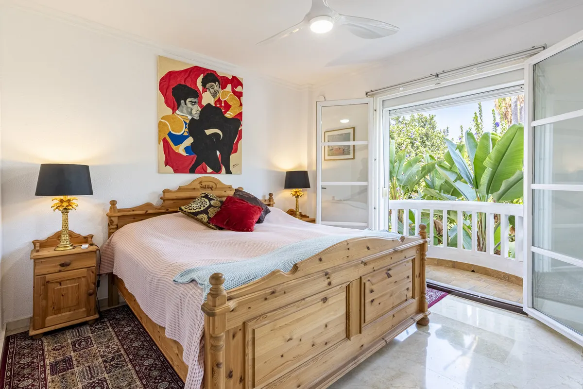 833c6f4e-122d-4018-b740-d0cbc8d28c23