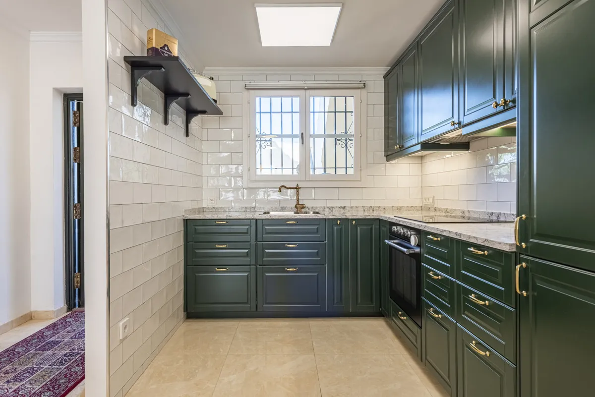 f4a211ed-e578-46be-bc0d-a6c10d02511d