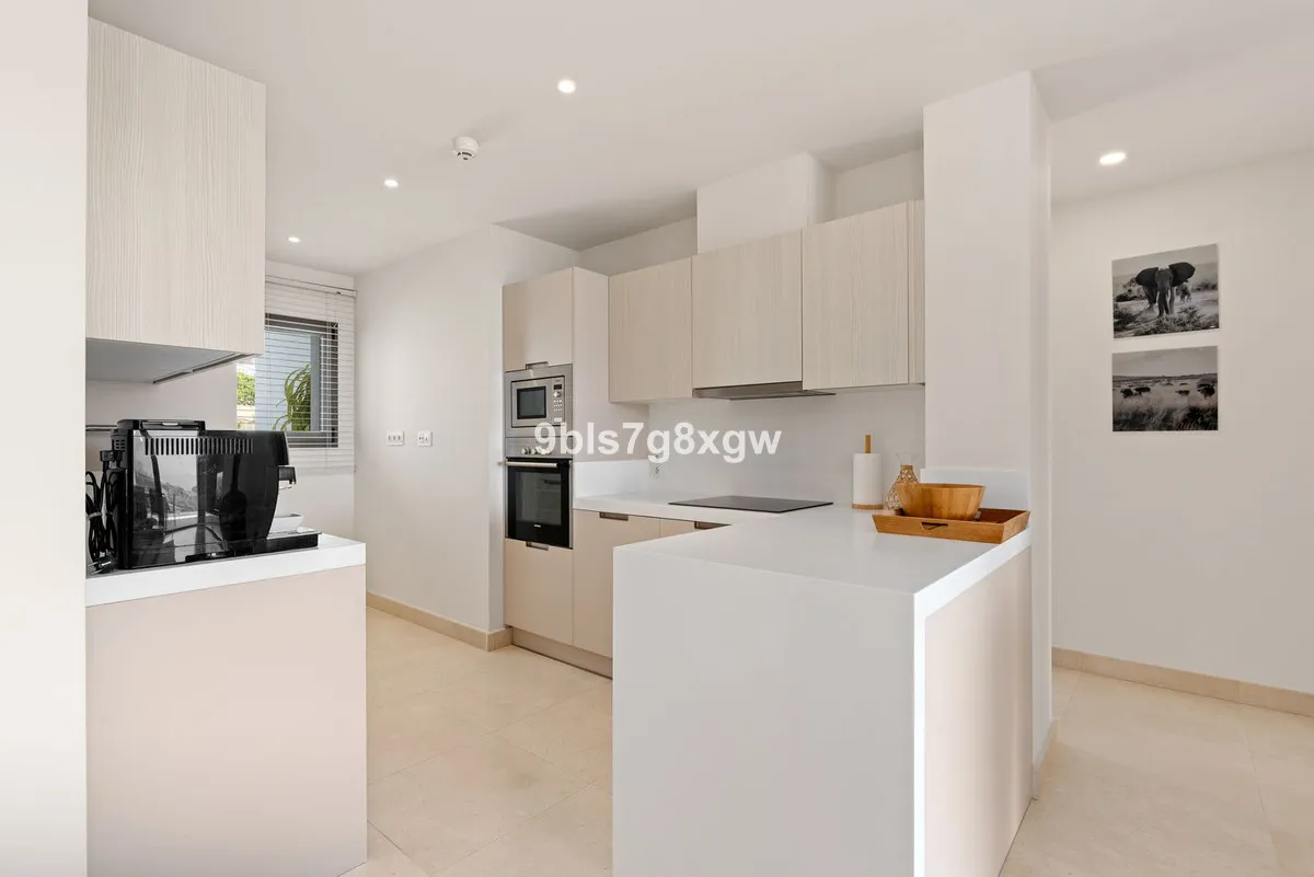 aeff2885-c5f2-40f8-a7b5-c922e7caf342