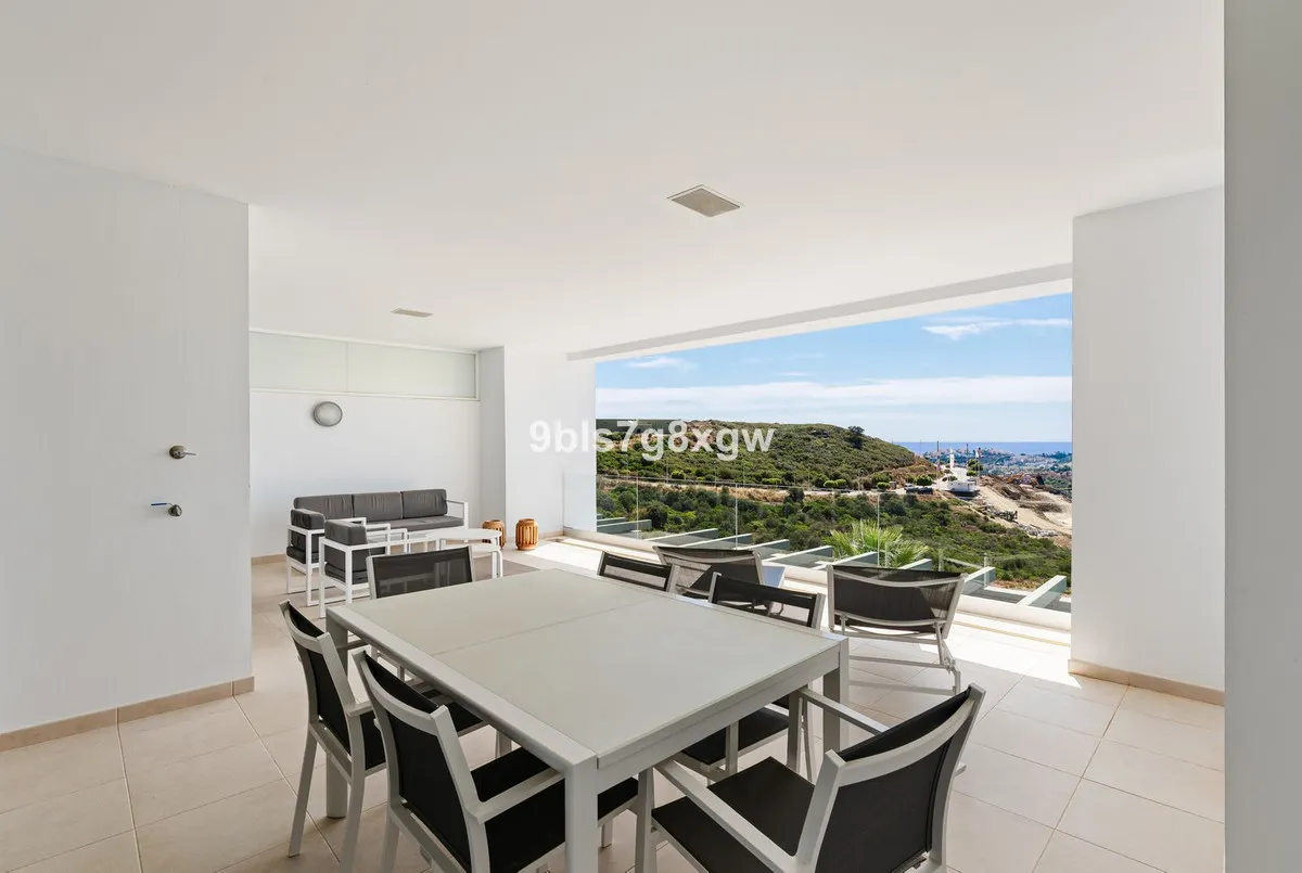 ffe12728-fe62-495b-8fd1-8404507575ca