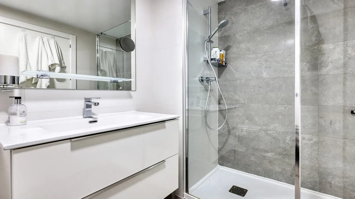 220eb038-543a-49a2-8f68-bd090eb729eb