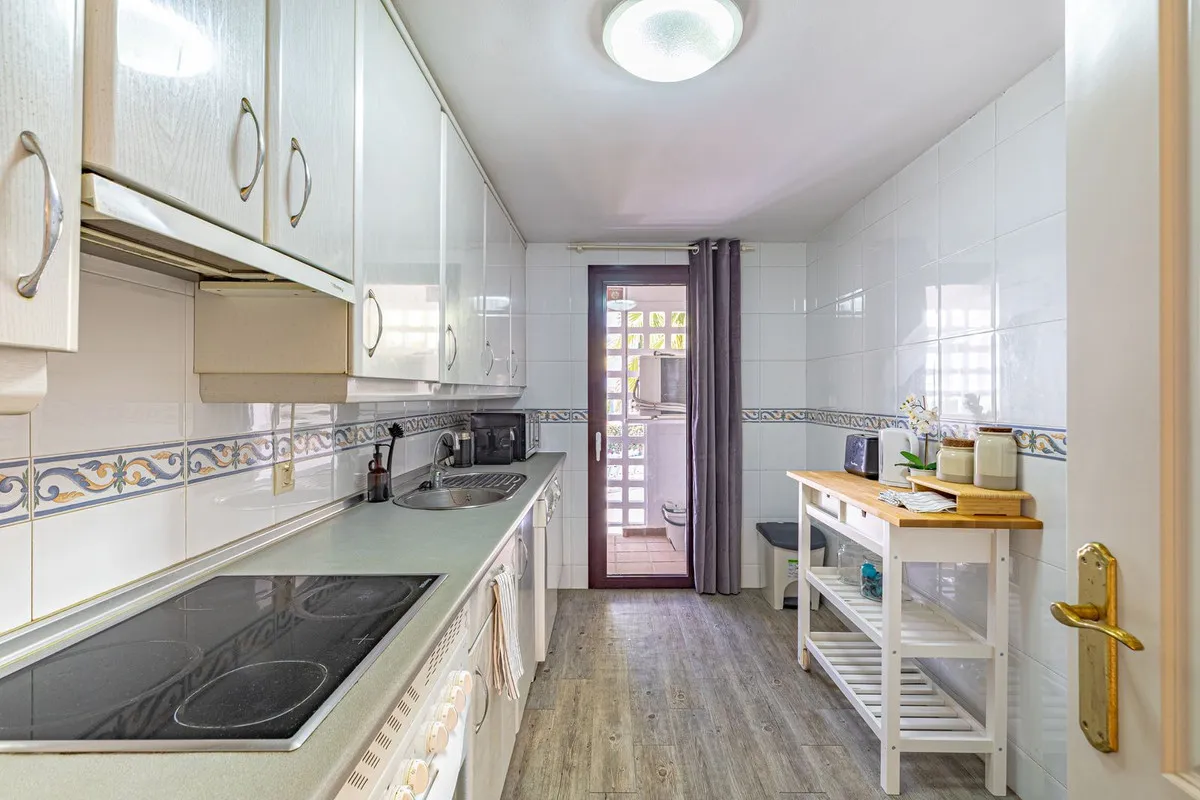 1f4eb386-47ff-400f-ba82-c8eec45cf4e0