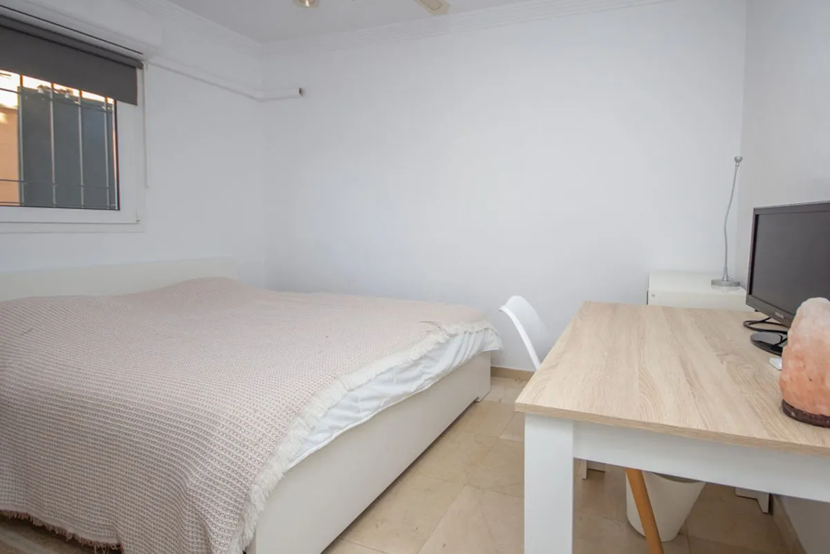 b6e64298-af3c-4a7f-8351-c27bb163cddf