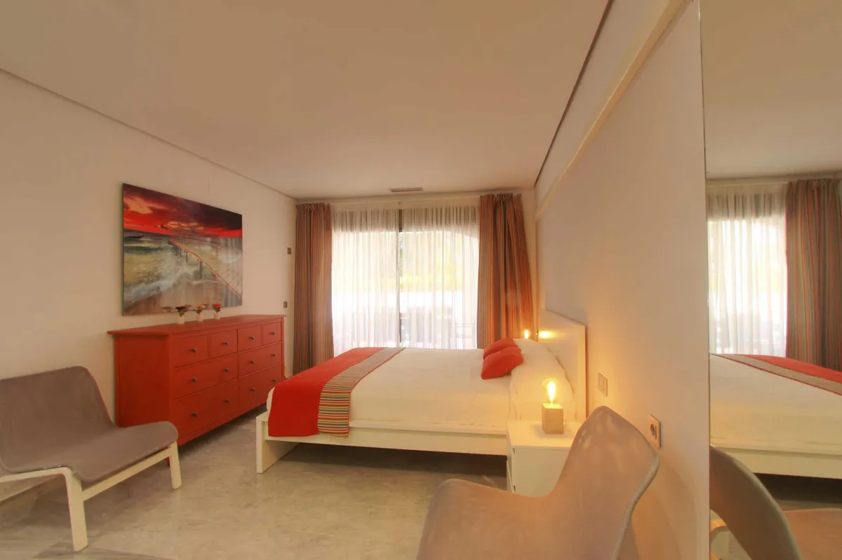 1ed25b5f-a022-43d0-86ea-a98b83e07eb0