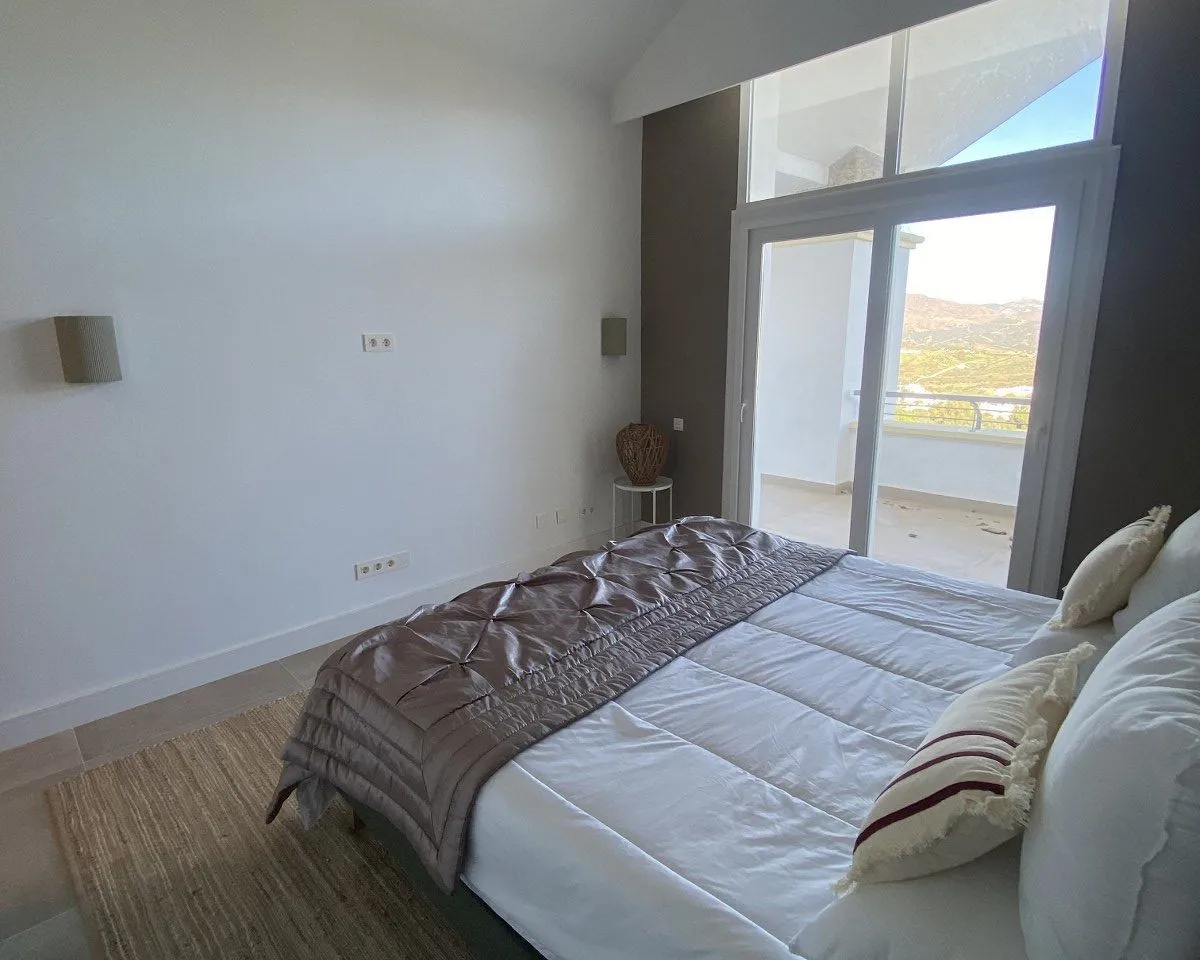 64f8a123-e826-41a5-9e12-06dfad9e9752