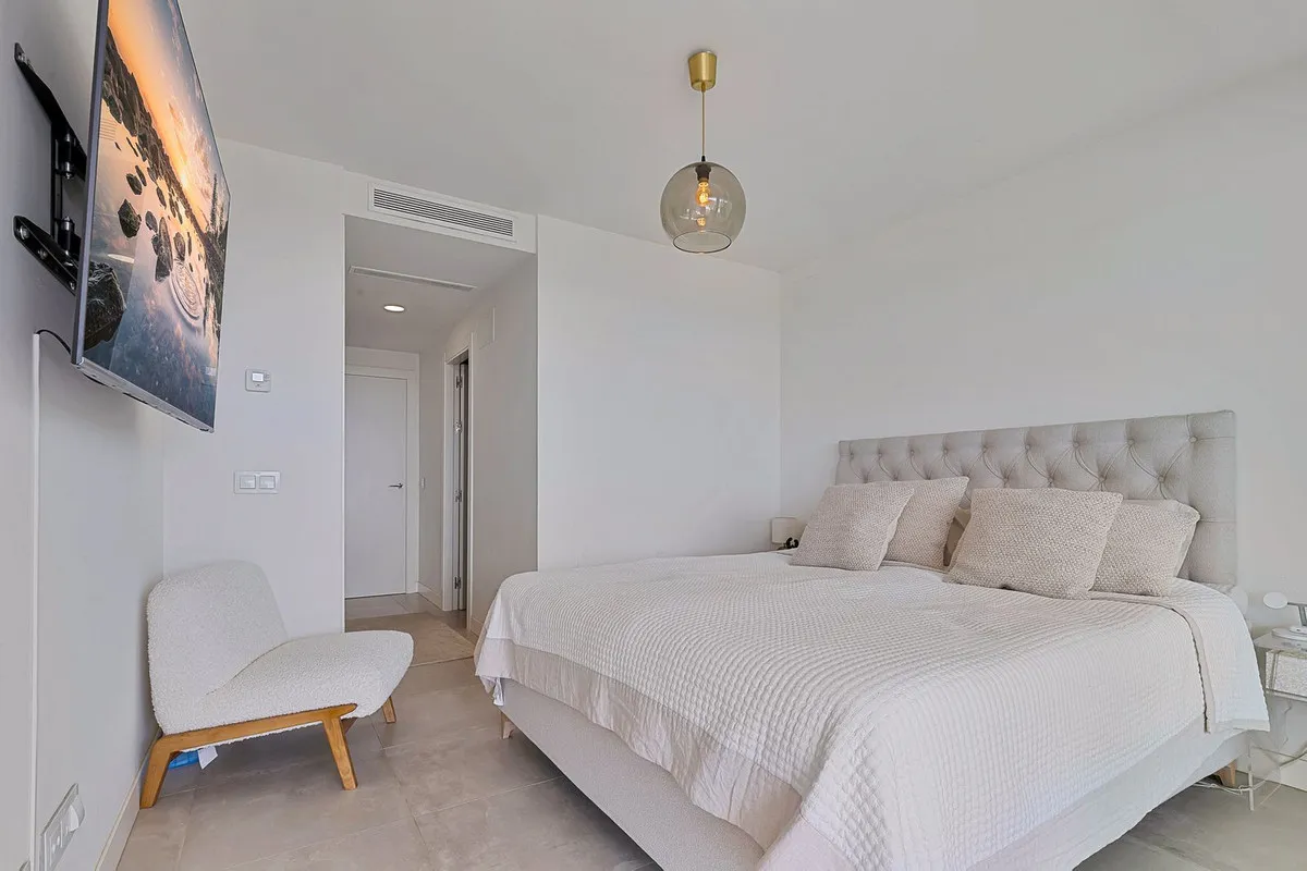 7e4d921c-ccc6-475c-a25a-f328368e983d