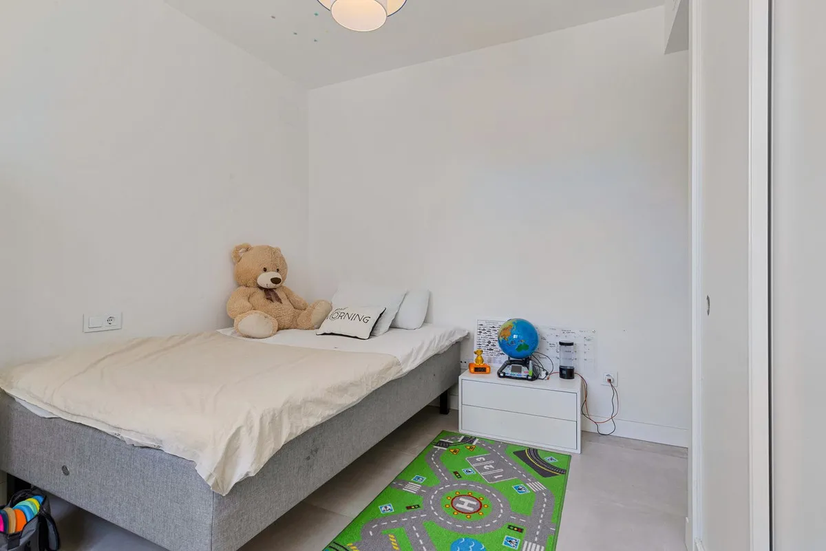 dcf0c5aa-5b5e-401b-b119-0e84ba330130