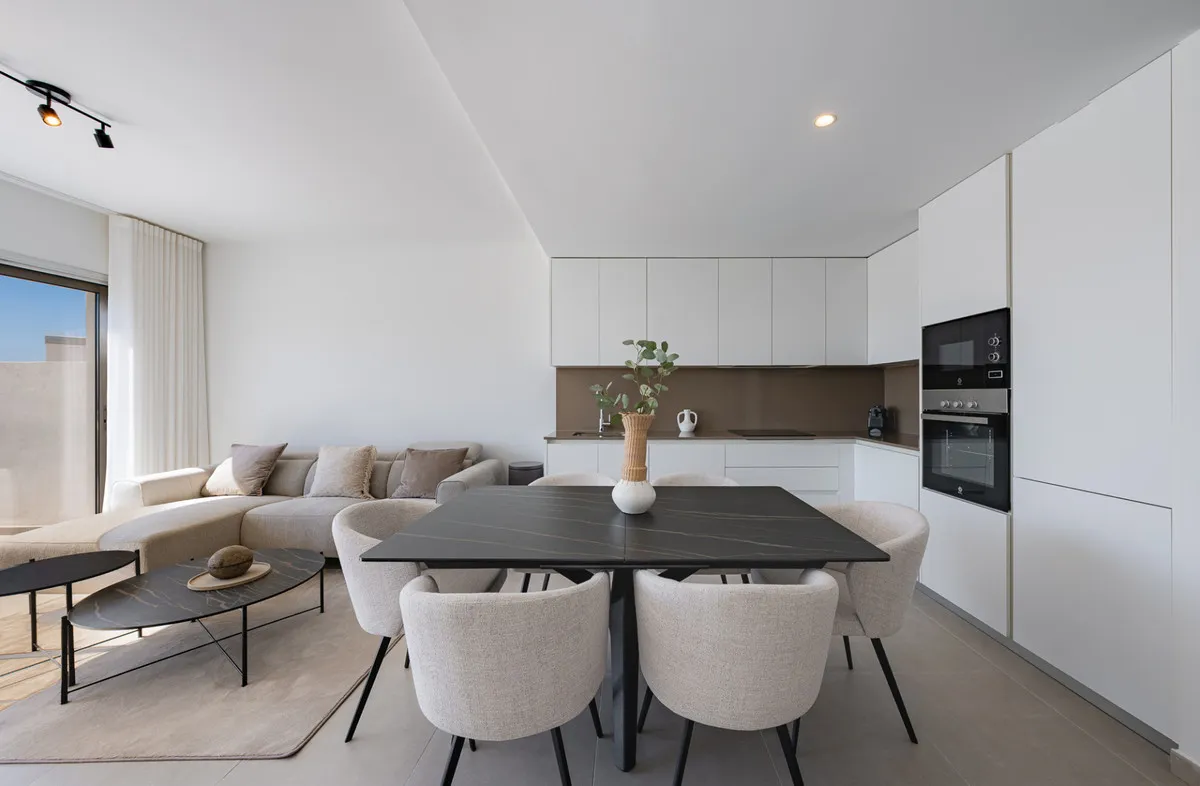 705c42aa-cdb8-4bdc-8887-b2f12bff4033