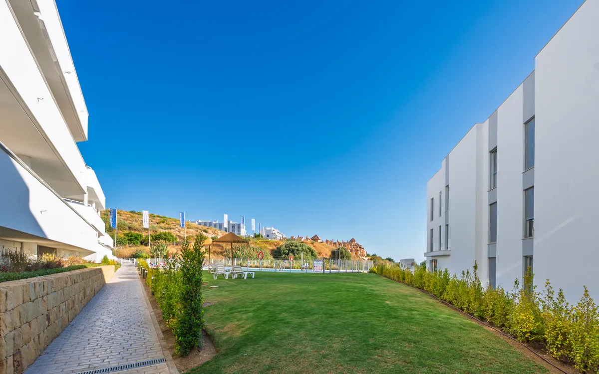 e1ff6a19-5e21-47b9-b675-44e05d52d050