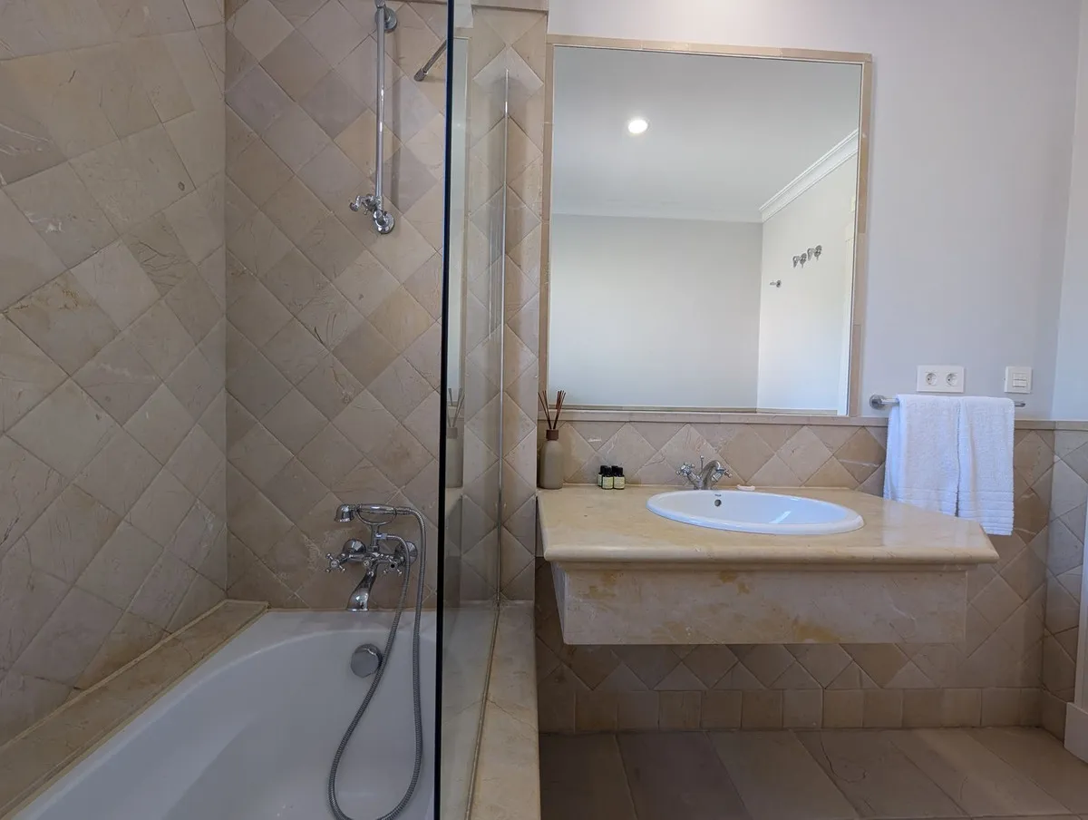 e46bcfab-0c96-45a1-b8e4-ac5174539619