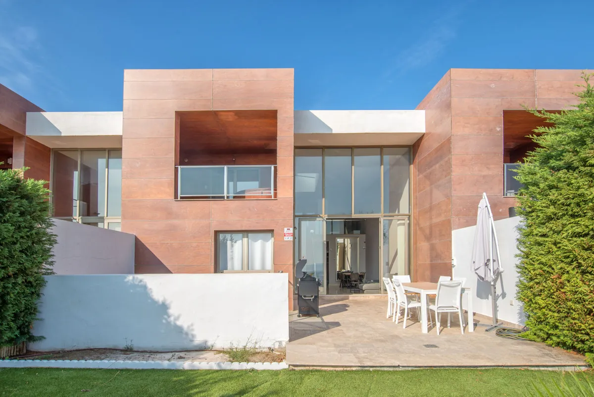 33b6f8fd-d353-4c71-862d-8bef128f82f6