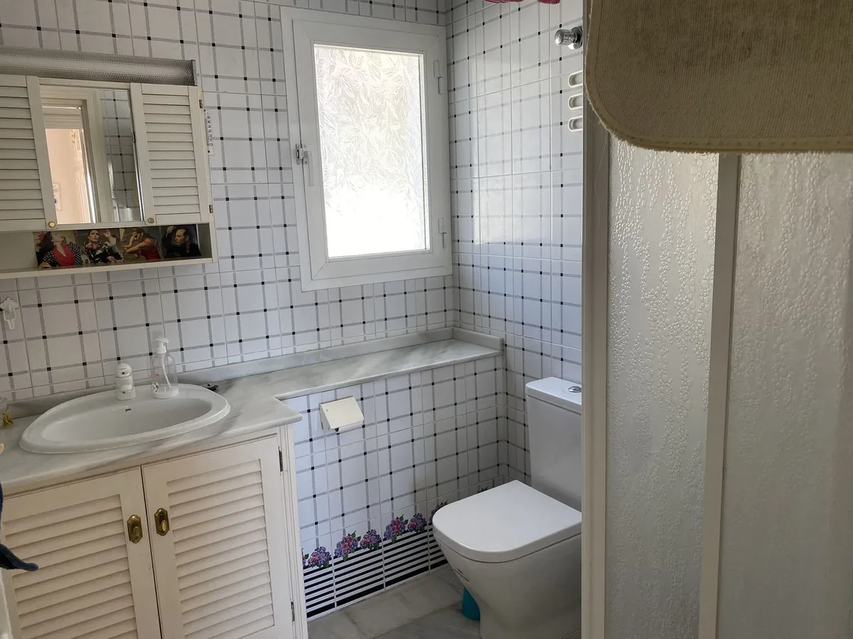 21d63325-ff07-4c0d-8af8-c9d4a1881553