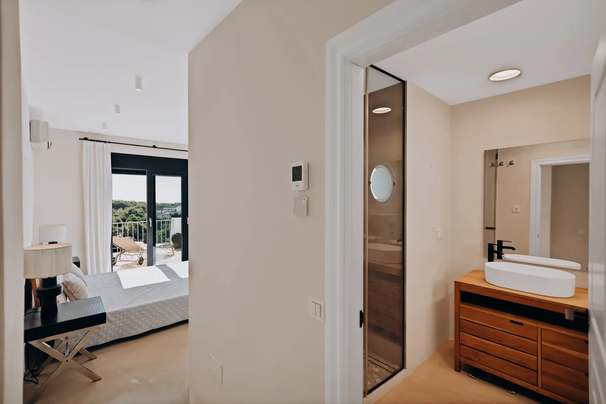 774b93b6-65eb-45be-a846-898e24c446e7